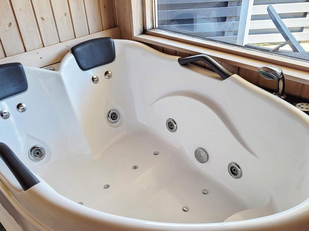 8 Person Holiday Home In Nex Snogebæk Esterno foto
