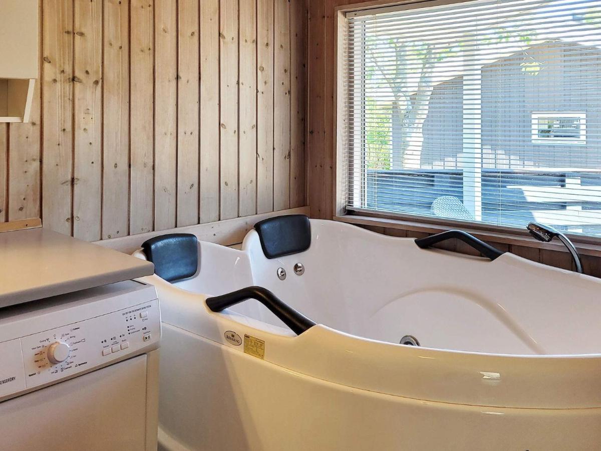 8 Person Holiday Home In Nex Snogebæk Esterno foto